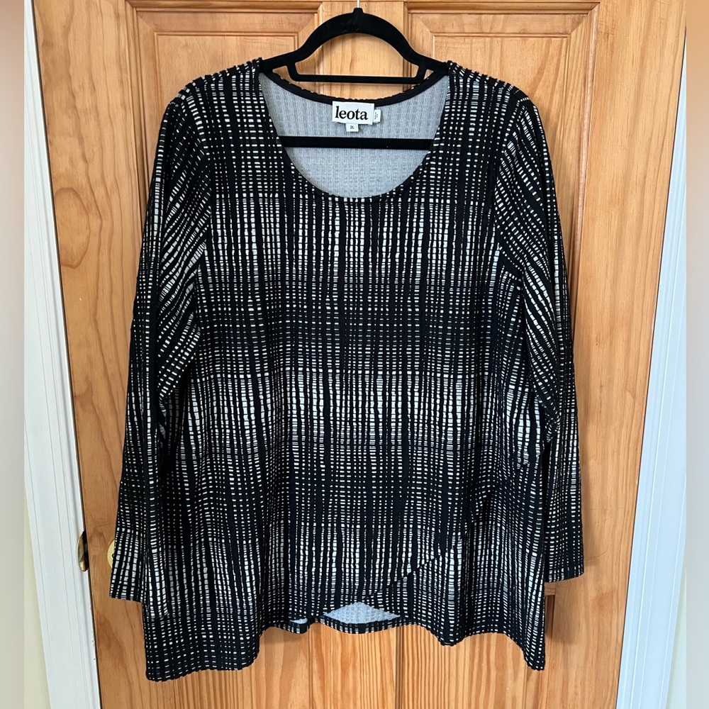 Leota Women’s 2L Heavyweight Black & White Top